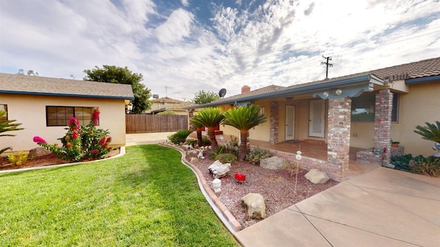 view of yard featuring a patio area