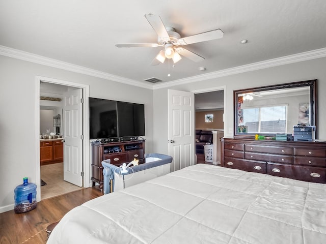 bedroom featuring light wood-type flooring, crown molding, and ceiling fan