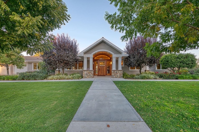 view of front of house with a front lawn