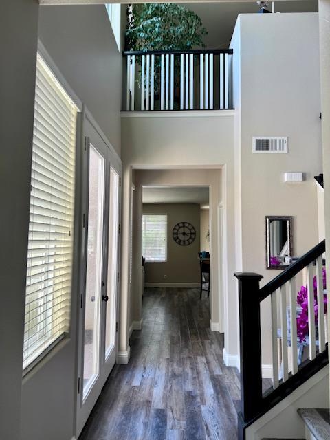 4707 N Arrow Ridge Way N, Clovis, CA 93619 - foyer with a high ceiling, wood finished floors, and baseboards