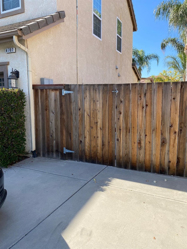 4707 N Arrow Ridge Way N, Clovis, CA 93619 - view of side of property featuring stucco siding