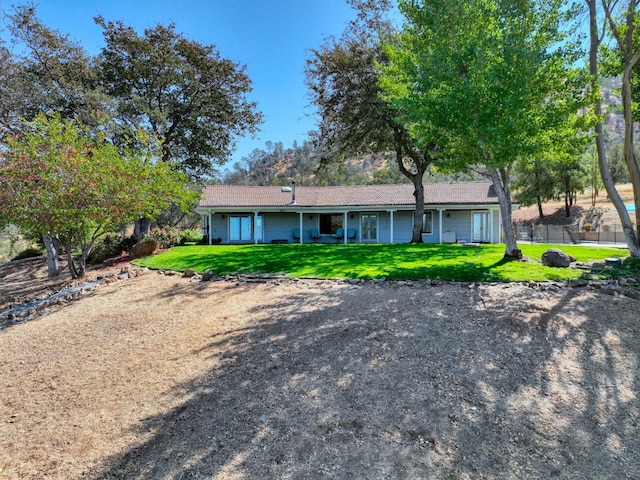 view of front of house with a front yard