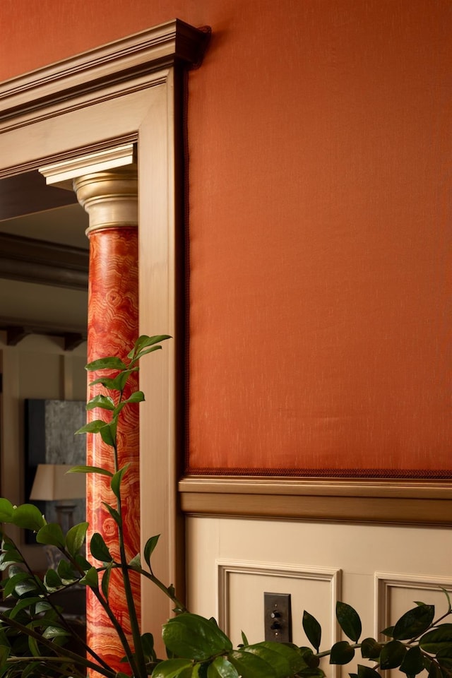 9486 E Lincoln Ave, Del Rey, CA 93616 - exterior details featuring ornate columns