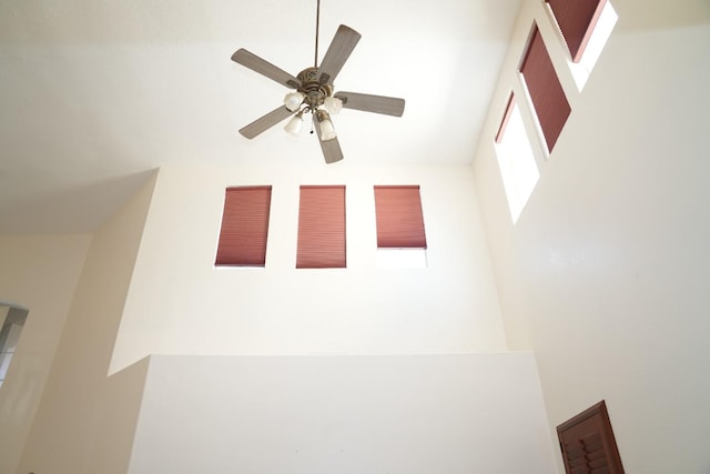 room details featuring ceiling fan