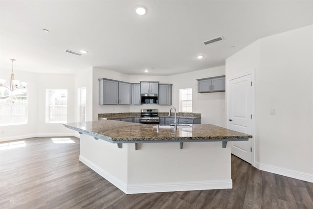 kitchen featuring stainless steel appliances, dark hardwood / wood-style floors, sink, and gray cabinetry