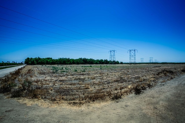 view of yard featuring a rural view