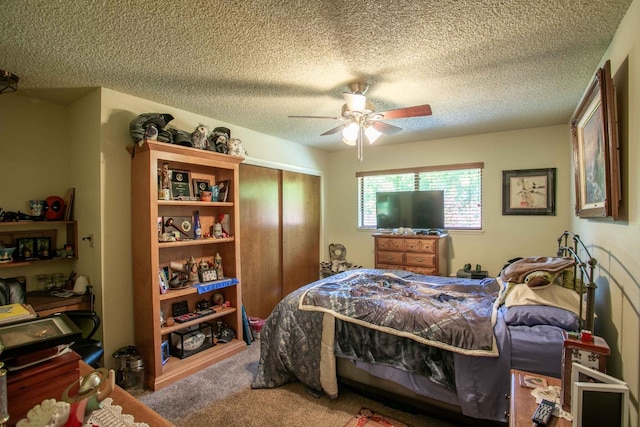 carpeted bedroom featuring a textured ceiling, ceiling fan, and a closet