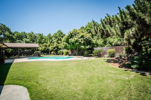 view of yard featuring a fenced in pool