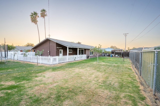 view of yard at dusk