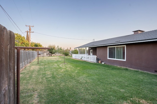 view of yard at dusk