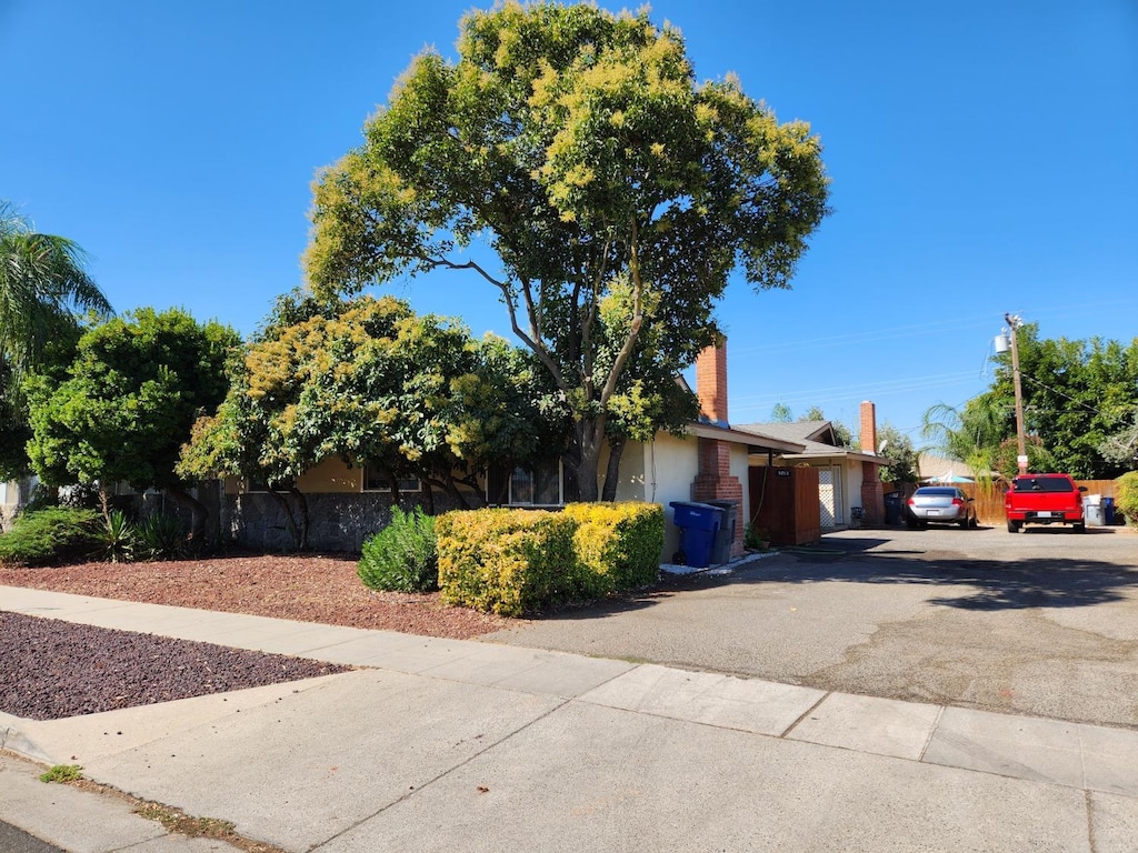 view of front of property