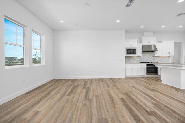 285 S Huckleberry Ln S, S, CA 93636 - kitchen with decorative backsplash, appliances with stainless steel finishes, under cabinet range hood, and visible vents