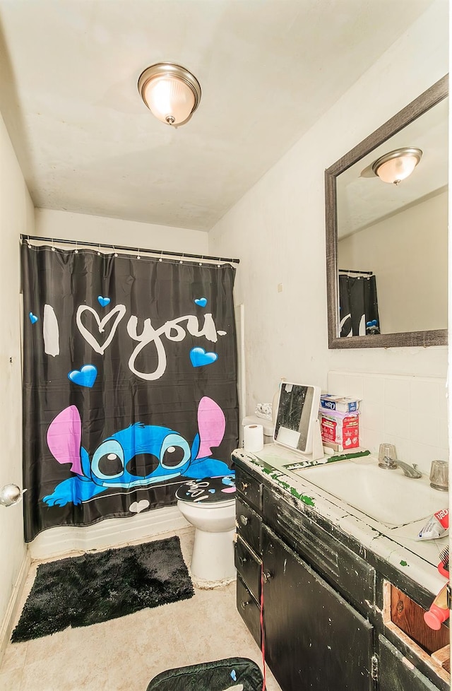 full bathroom featuring tile patterned flooring, vanity, toilet, and shower / bathtub combination with curtain