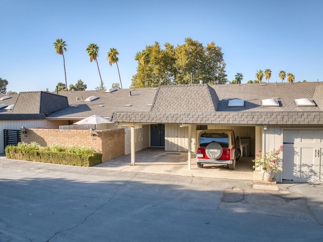 view of front of property featuring a carport