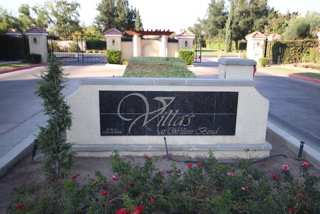 view of community / neighborhood sign