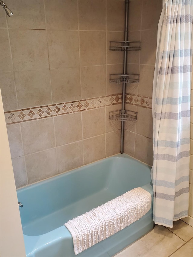 bathroom featuring shower / tub combo with curtain