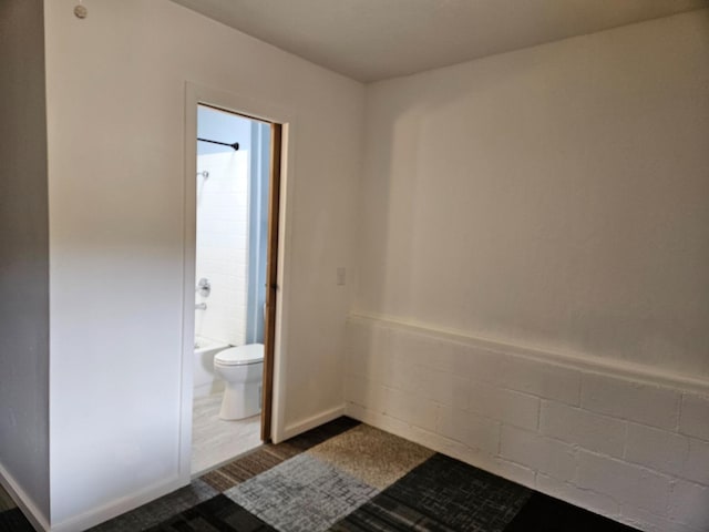 bathroom featuring toilet and shower / bathtub combination