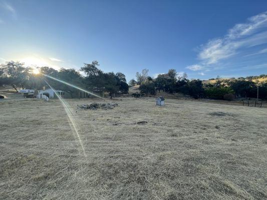 view of yard with a rural view