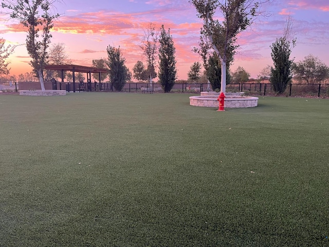 view of yard at dusk