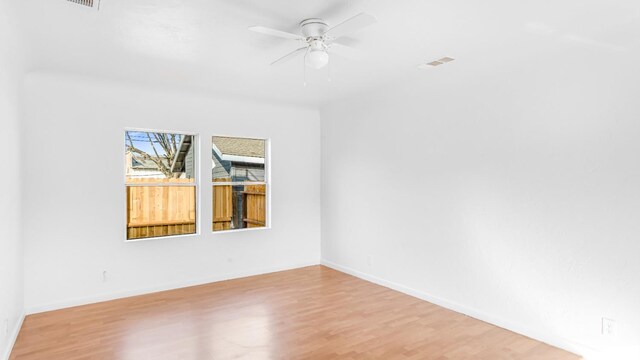 unfurnished room with wood-type flooring and ceiling fan