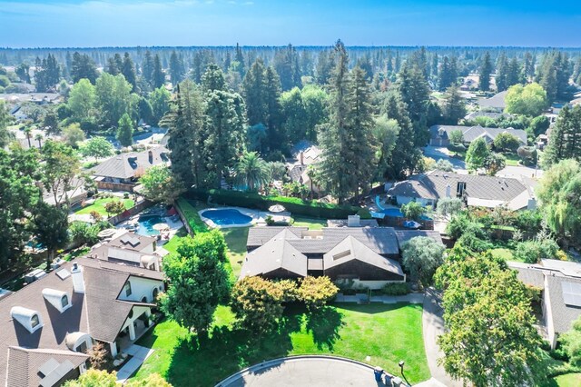 birds eye view of property with a view of trees and a residential view