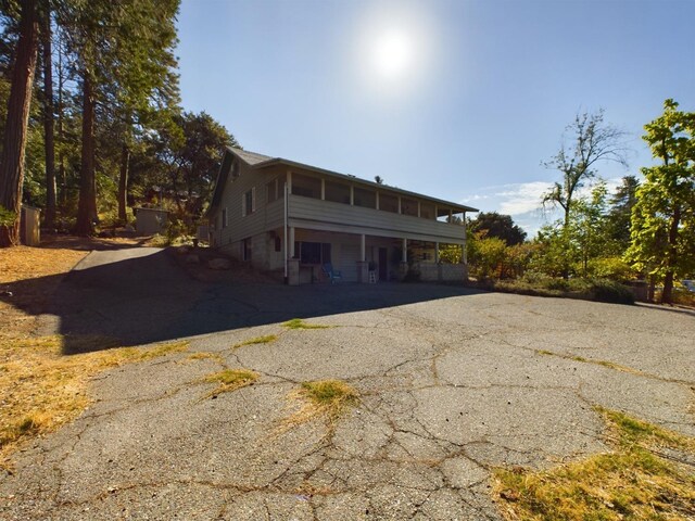 view of front of property featuring a carport