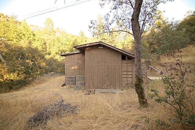 view of outbuilding