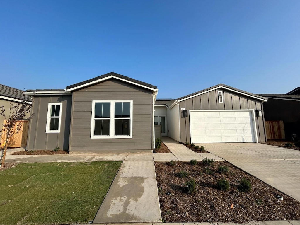 single story home featuring a garage