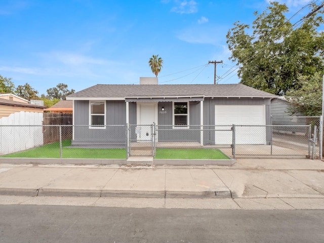 view of front facade featuring a garage