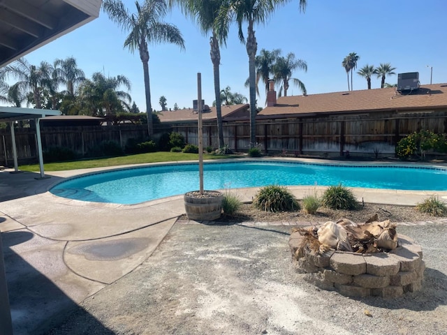 view of swimming pool featuring a patio