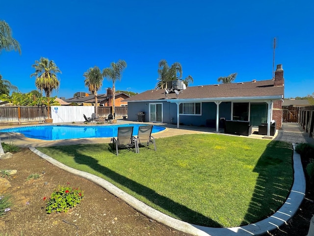 view of swimming pool with a lawn