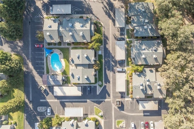 49400 River Park Rd Unit 17, Oakhurst, CA 93644 - aerial view of property and surrounding area featuring a pool