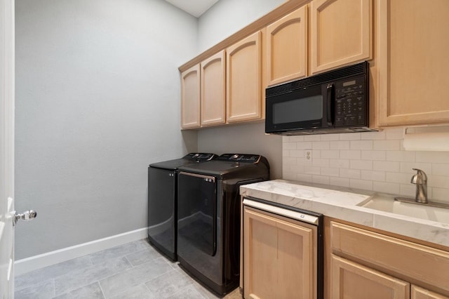 laundry area with sink, cabinets, washer and clothes dryer, and light tile patterned floors