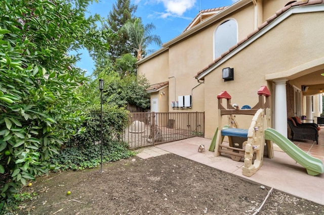 view of yard with a patio area