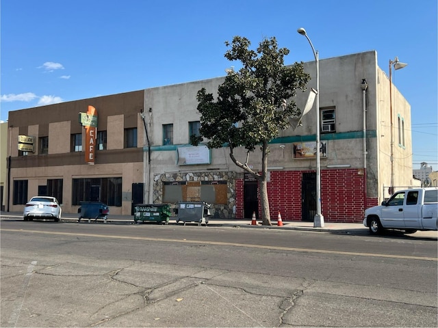 818 F St, Fresno, CA 93706 - view of building exterior