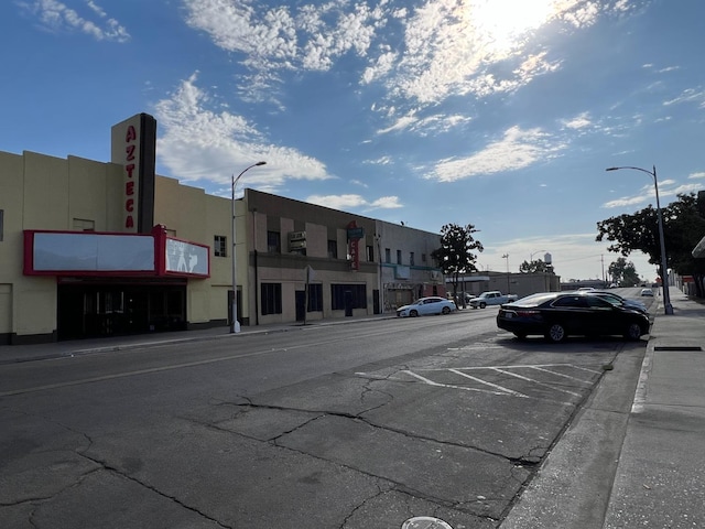 818 F St, Fresno, CA 93706 - view of uncovered parking lot