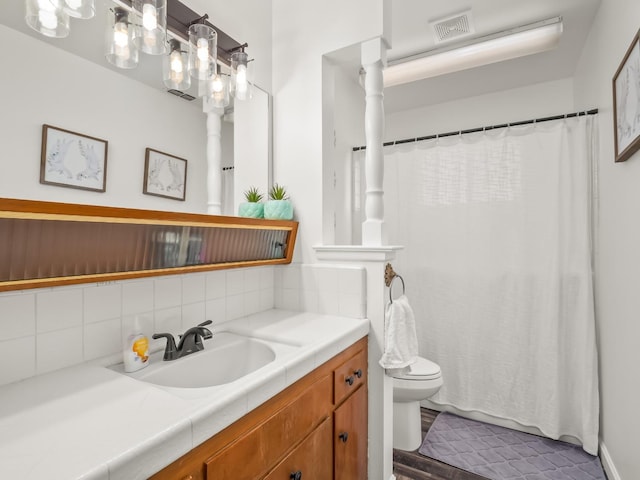 bathroom featuring tasteful backsplash, visible vents, a shower with shower curtain, toilet, and vanity