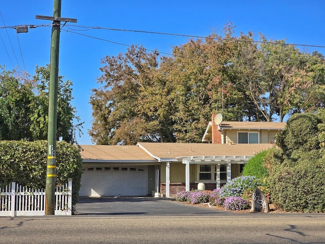 view of front facade with a garage