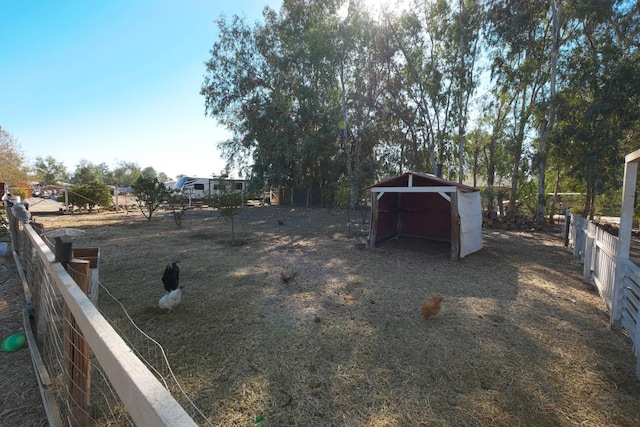 view of yard featuring a storage unit