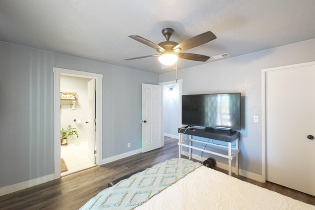 bedroom with dark hardwood / wood-style floors, ensuite bathroom, a textured ceiling, and ceiling fan