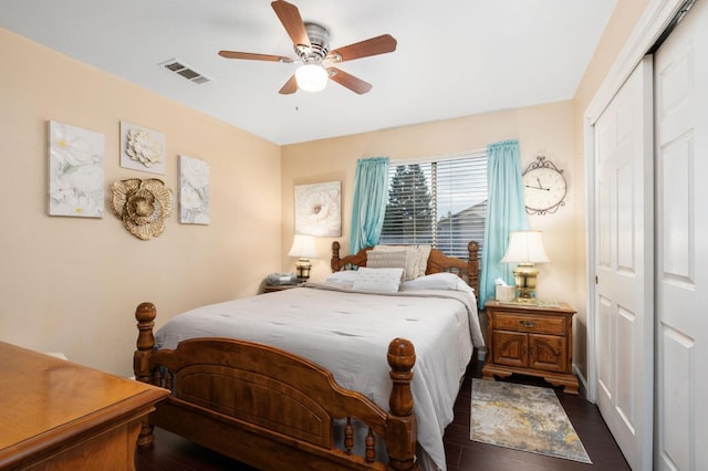 bedroom featuring ceiling fan, dark wood-type flooring, and a closet