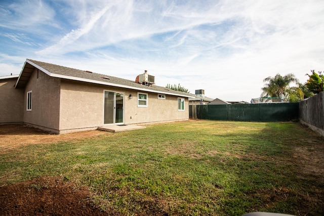 back of house featuring a yard