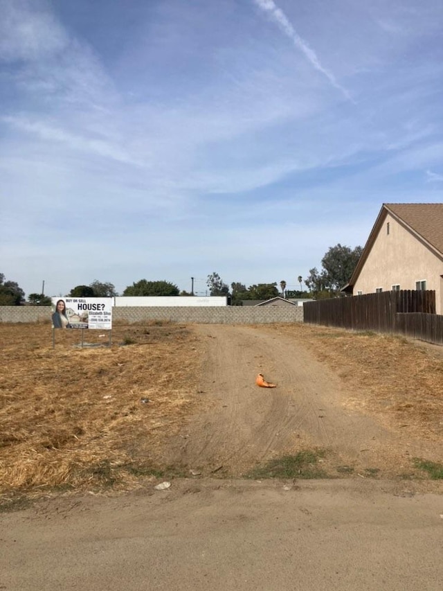 Listing photo 2 for 1 Arnott Dr, Chowchilla CA 93610