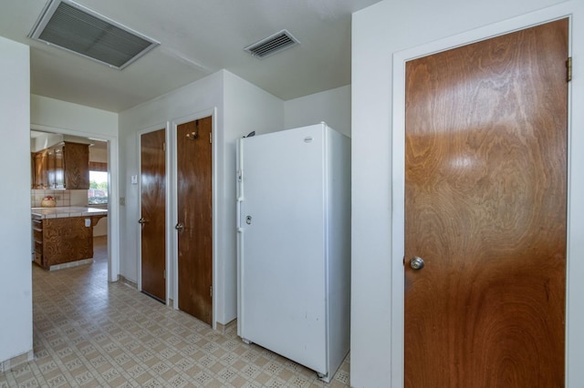 3080 N Grantland Ave, Fresno, CA 93723 - hall with light flooring