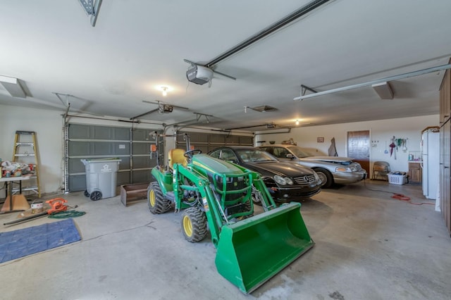 3080 N Grantland Ave, Fresno, CA 93723 - garage with a garage door opener