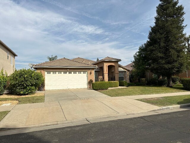 view of front of home featuring a garage and a front yard