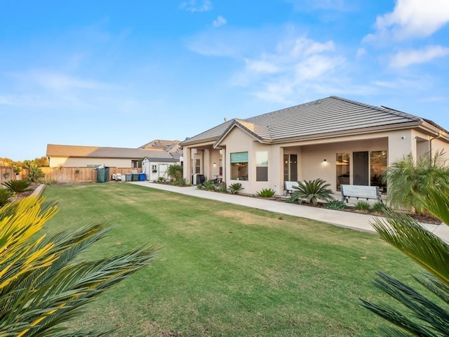 view of front of home featuring a front lawn