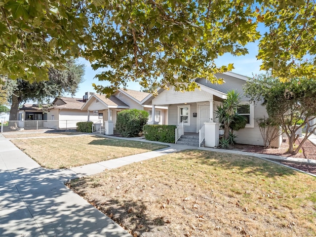 view of front of house featuring a front yard