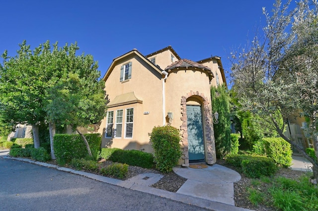 view of mediterranean / spanish-style house