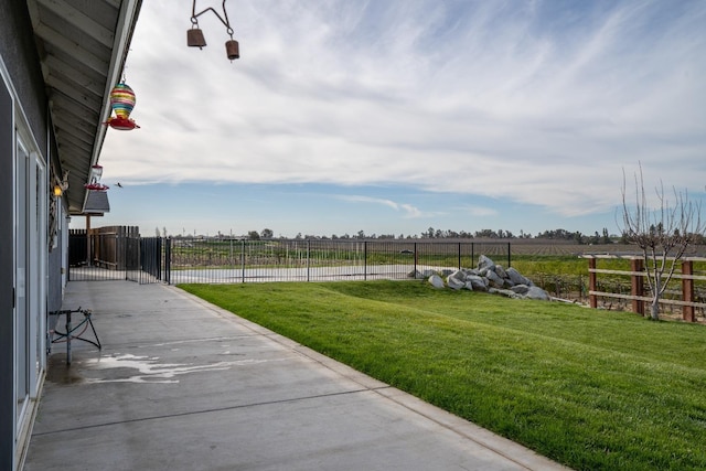 view of yard with a rural view